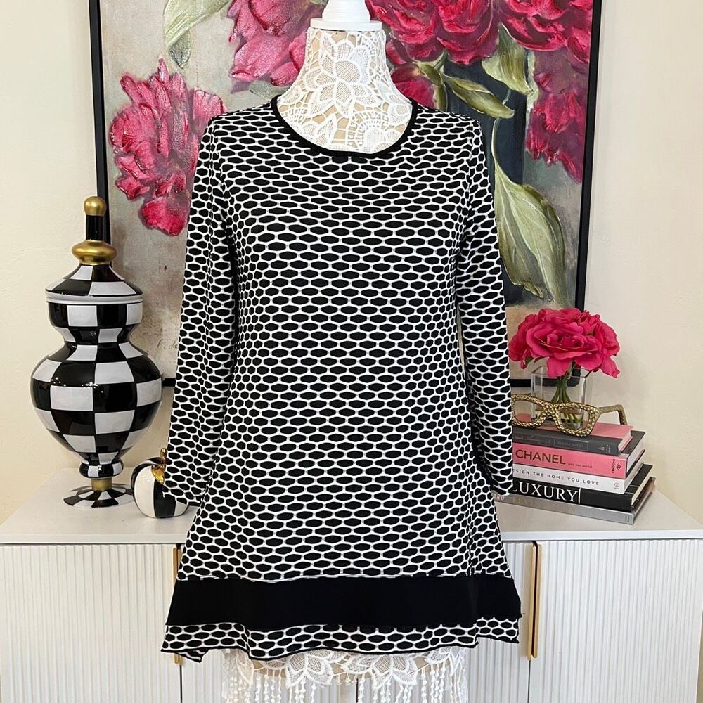 Ali Miles Women's Asymmetric Hem Textured Tunic Top Blouse Black White XS